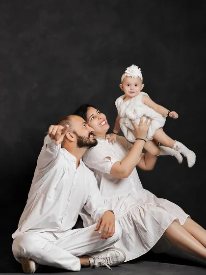 Using a classic dark backdrop, we can create dramatic and timeless family portraits. The focus shifts entirely to your family, highlighting expressions and creating a striking, artistic image.