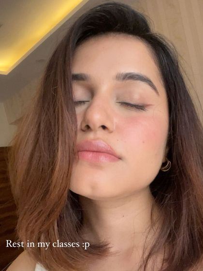 Learning makeup should be fun and relaxing. In my classes, I create a comfortable space where you can experiment and learn at your own pace. Sometimes you just need to close your eyes and trust the process.