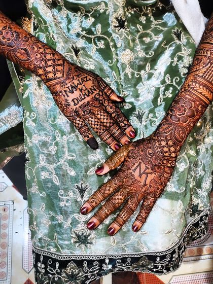 Hajira Mehendi Artist - Mehndi Artist Services Personalized Mehndi: Your Story in Henna photo 3
