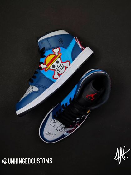 The iconic Straw Hat Jolly Roger logo painted on the inner side of the Luffy Jordans. A must-have detail for any One Piece fan.