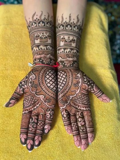 Intricate Bridal & Full-Hand Designs photo 14