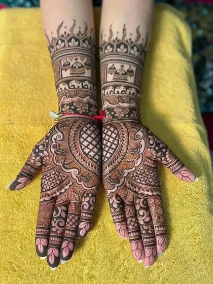 A beautiful, symmetrical design with paisley patterns on the palms and palace architecture motifs on the wrists.
