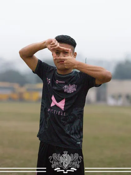 U19 Lion, framing the shot.