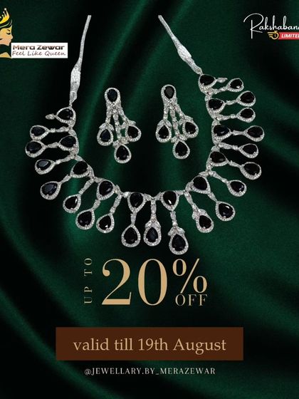 A classic black version of the dangling stone necklace set. This is a timeless piece that offers elegance and is perfect for any formal event.