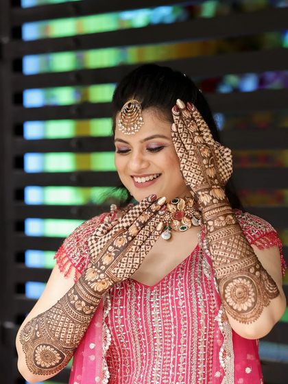 A duplicate of 288, another shot of the happy bride.