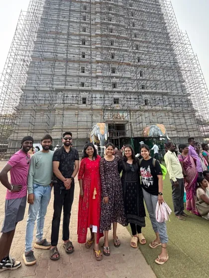 A group photo at the Murudeshwara temple, which is currently undergoing renovation. Even with the scaffolding, the scale of the gopuram is impressive.
