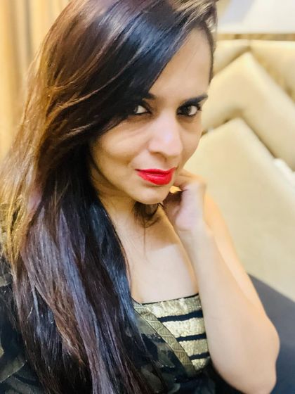 This look is all about evening glamour. I designed this black saree with bold, metallic gold stripes for a cocktail party, showing my range from traditional weaves to modern, high-fashion pieces.