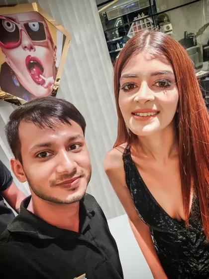 A quick selfie with the talented Bengali actress Madhumita Sarkar after a styling session at the salon. It is always a pleasure to work with her.