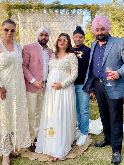 A wonderful family portrait at the baby shower. We make it easy to get great photos with all your most important people.