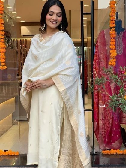 This cream viscose chanderi kurta set is pure elegance. The subtle gold detailing and classic silhouette make it perfect for a puja or family function.