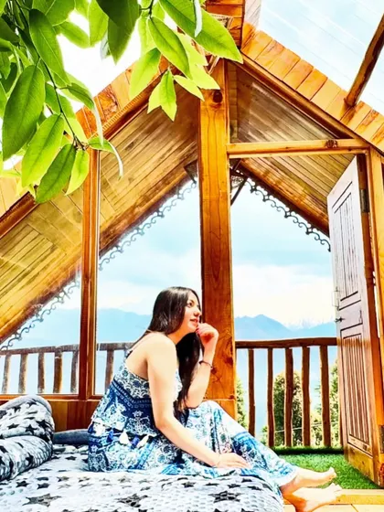 Enjoying the morning sun and fresh mountain air from the cozy attic of the treehouse. I focus on the little details that make a stay feel personal and special.