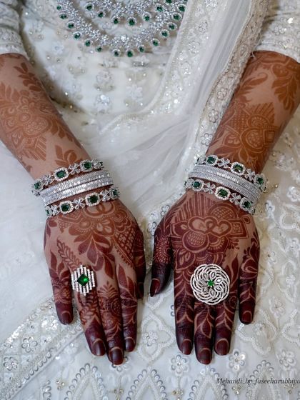 The perfect engagement stain. The deep color of the henna provides a stunning backdrop for the client's jewelry.