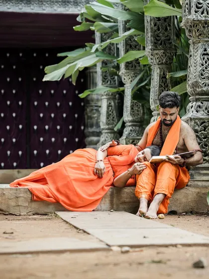A unique, concept-based maternity shoot inspired by the epic love story of Ram and Seetha. This shows how we can create a completely personalized and traditional Indian maternity photoshoot.