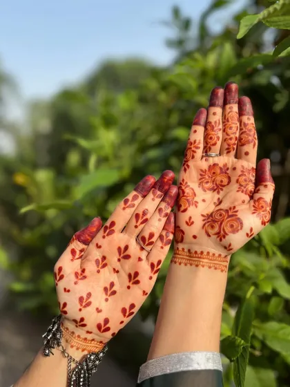 A simple and elegant design with small floral motifs, perfect for any occasion.