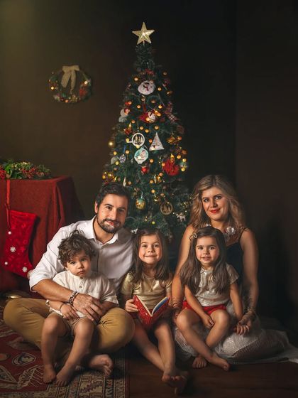 This portrait of a family of five captures the cozy, happy chaos of Christmas. The children's expressions are priceless, and it’s a perfect snapshot of their holiday spirit.