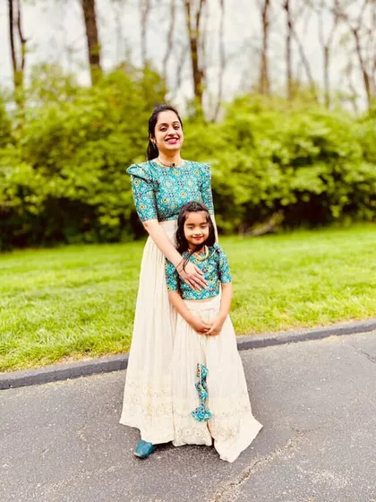 I create special matching outfits for mothers and daughters. These moments are so precious, and having a coordinated look makes them even more memorable.