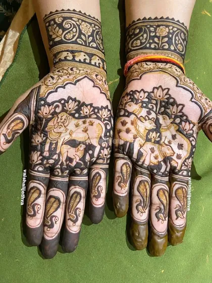 I love exploring unique art styles, and this Pichwai-inspired mehndi is a personal favorite. The design centers around cow and calf motifs, which are sacred and traditional, blended with delicate floral patterns for a distinctive look.