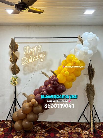 A minimalist backdrop stand with a modern, asymmetrical balloon garland. This boho-style decor is perfect for chic, intimate gatherings.