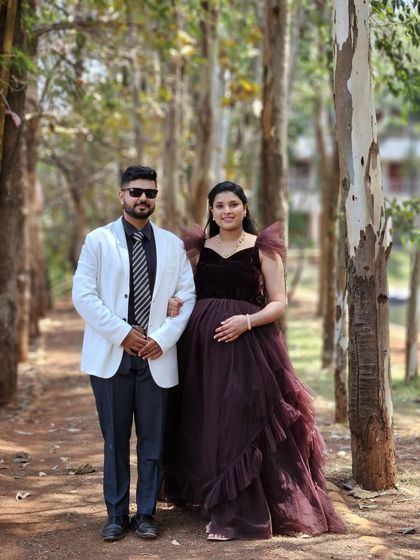 This deep maroon maternity gown with ruffled shoulders offers a sophisticated and modern look. It's a great choice for couples who want a stylish and elegant maternity photoshoot.