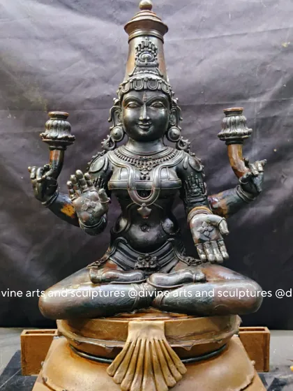 A closer view of the Mahalakshmi wax model, showing the fine workmanship on her crown and face. This stage is vital for ensuring the spiritual and aesthetic accuracy of the final bronze icon.