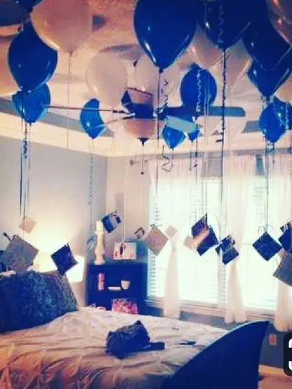 I can combine balloons with your personal photos for a fun and surprising effect. In this bedroom setup, I attached photos to the ends of balloon strings, letting your favorite memories float around the room.