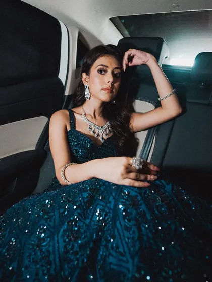 A candid-style shot in the car, showing off the beautiful diamond jewellery and the modern, chic vibe of this look.