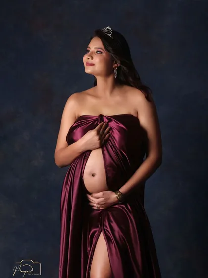 A bare bump shot is a beautiful way to celebrate the amazing transformation of the body. This portrait is both powerful and graceful.