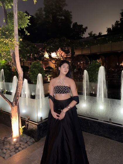 Another beautiful shot by the fountains, capturing the magic of the "bling season."