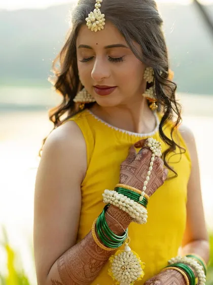 A close-up of a bride wearing our fresh jasmine (mogra) jewellery for her Haldi.