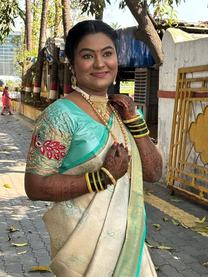 This outdoor shot in natural light shows the true, unedited result of the makeup.