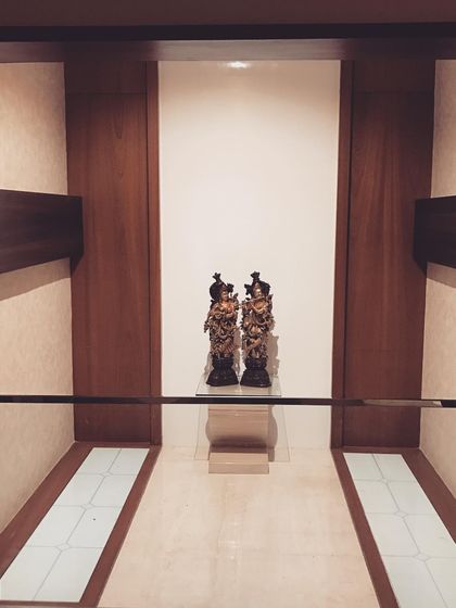 A duplicate of the art niche, showing its clean, symmetrical design.