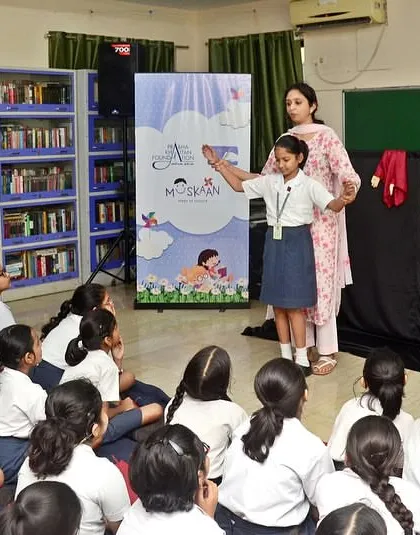 The best moments are when the audience becomes part of the show. Here, a young student bravely joins me on stage during a puppetry session at Mahadevi Birla Shishu Vihar, showing the confidence that storytelling can inspire.