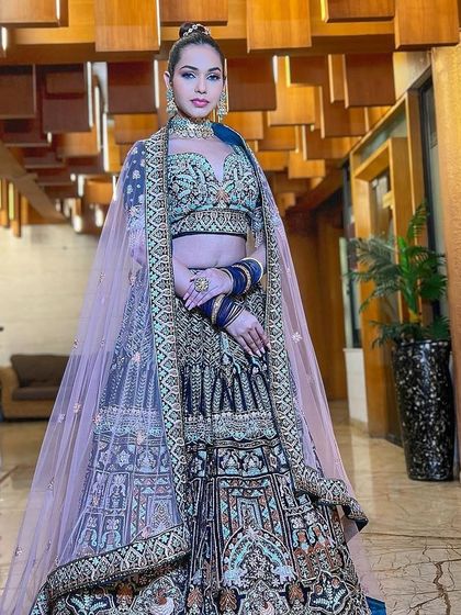 A model showcasing a full bridal look with jewellery rented from our extensive collection.