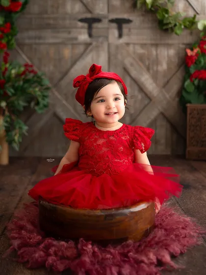A simple, beautiful portrait of this baby girl in a wooden bowl.