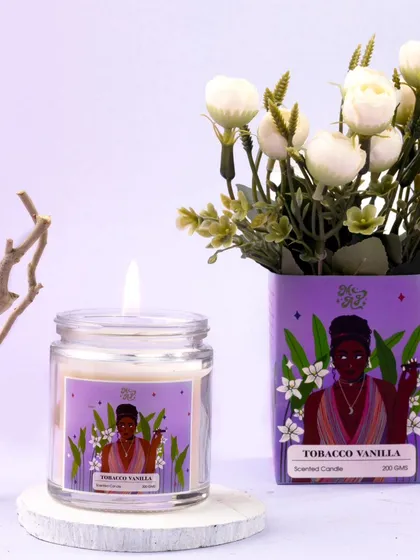 This shot was a lesson in patience. Getting the delicate twig to stand perfectly beside the "Tobacco Vanilla" candle was a challenge, but the final result is a simple, elegant composition with a touch of nature.