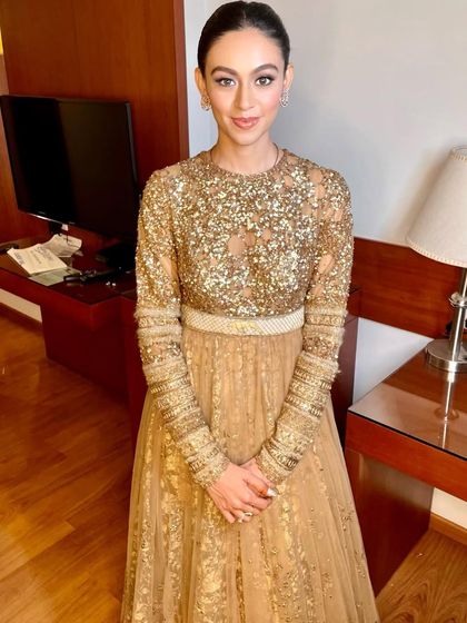 The full look is a masterclass in understated glamour. The sleek hair and flawless makeup let the magnificent dress do all the talking.