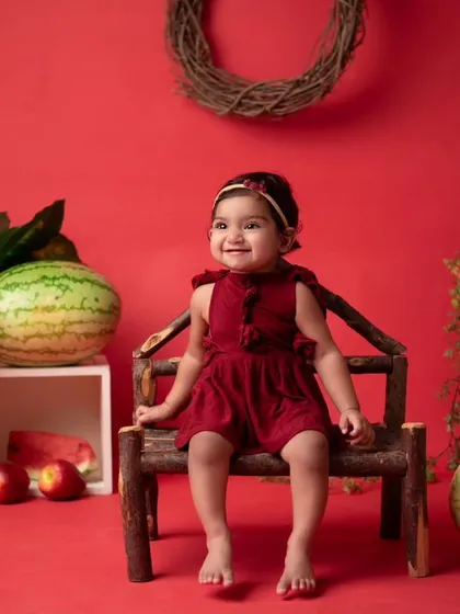 Perfect for a summer baby, the watermelon theme is bright, colorful, and incredibly fun. I use real watermelons to create an authentic and playful set for your child.