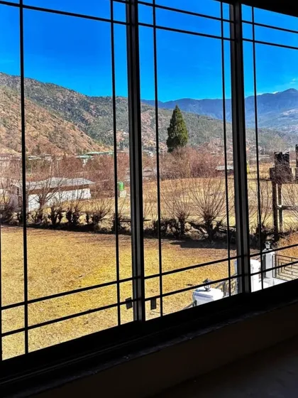 Frame your view perfectly. Our system windows with sandwiched Georgian bars offer an unobstructed, panoramic view of the mountains in Bhutan while adding a touch of classic elegance.