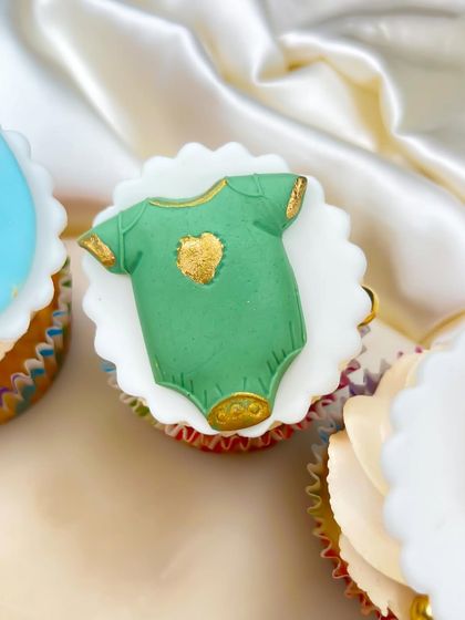 A cute little baby onesie topper, complete with a tiny gold heart. We can customize the colors to match your baby shower theme.