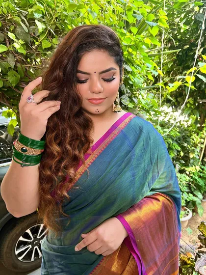 A South Indian inspired look for Navratri. I love the combination of a traditional saree with curly hair and festive green bangles.