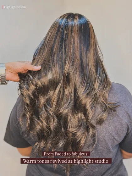 From faded to fabulous. We revived this client's hair with warm-toned balayage highlights, bringing back vibrancy and shine for a healthy, gorgeous finish.