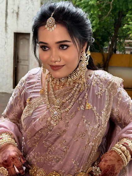A bride in a lovely pastel purple saree, showing a softer color palette for a South Indian look.
