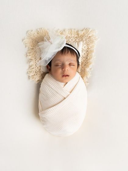 Meghana Merchant - Newborn Photography Simple & Sweet Swaddles photo 4