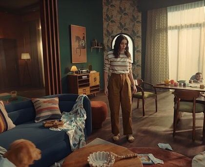 The full picture of the messy living room. I dressed the actress in comfortable trousers and a t-shirt, the universal uniform for a busy day at home.