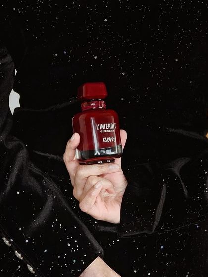 The final engraved bottle, styled perfectly. This is how a simple act of personalization becomes part of a luxury experience.