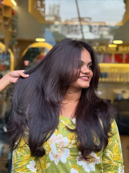 Look at that bounce and shine. These soft layers are designed to create movement and texture, bringing life to long hair without sacrificing length.