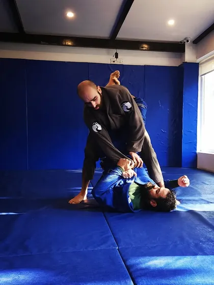 A demonstration of a knee-cut pass in the Gi. A fundamental and powerful passing technique.