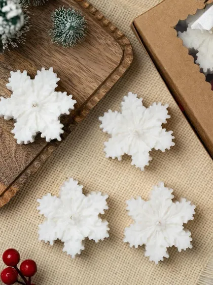 My snowflake-shaped candles come in a box of four, making them an easy and beautiful gift for friends, teachers, or colleagues.