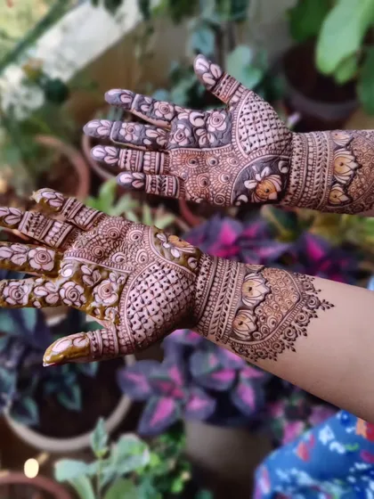 Another view of this mid-length design, showing how the pattern looks from a different angle.