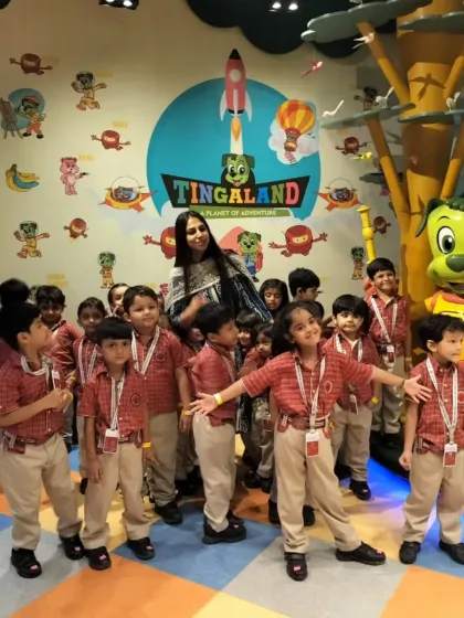 A perfect group photo opportunity for a visiting school. Our colorful murals and themed backdrops make for great keepsakes from a day of fun and learning.